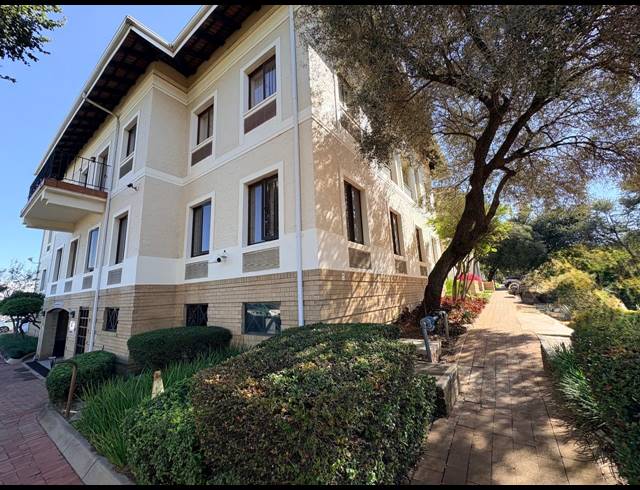 1,527M² OFFICE TO LET IN VORNA VALLEY
